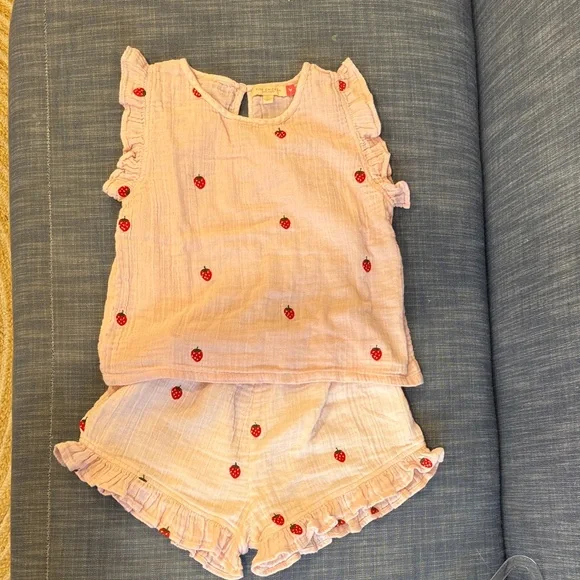Pink Chicken Linen Muslin Ruffled Kids Top and shorts SET Strawberry 🍓 - Picture 3 of 8